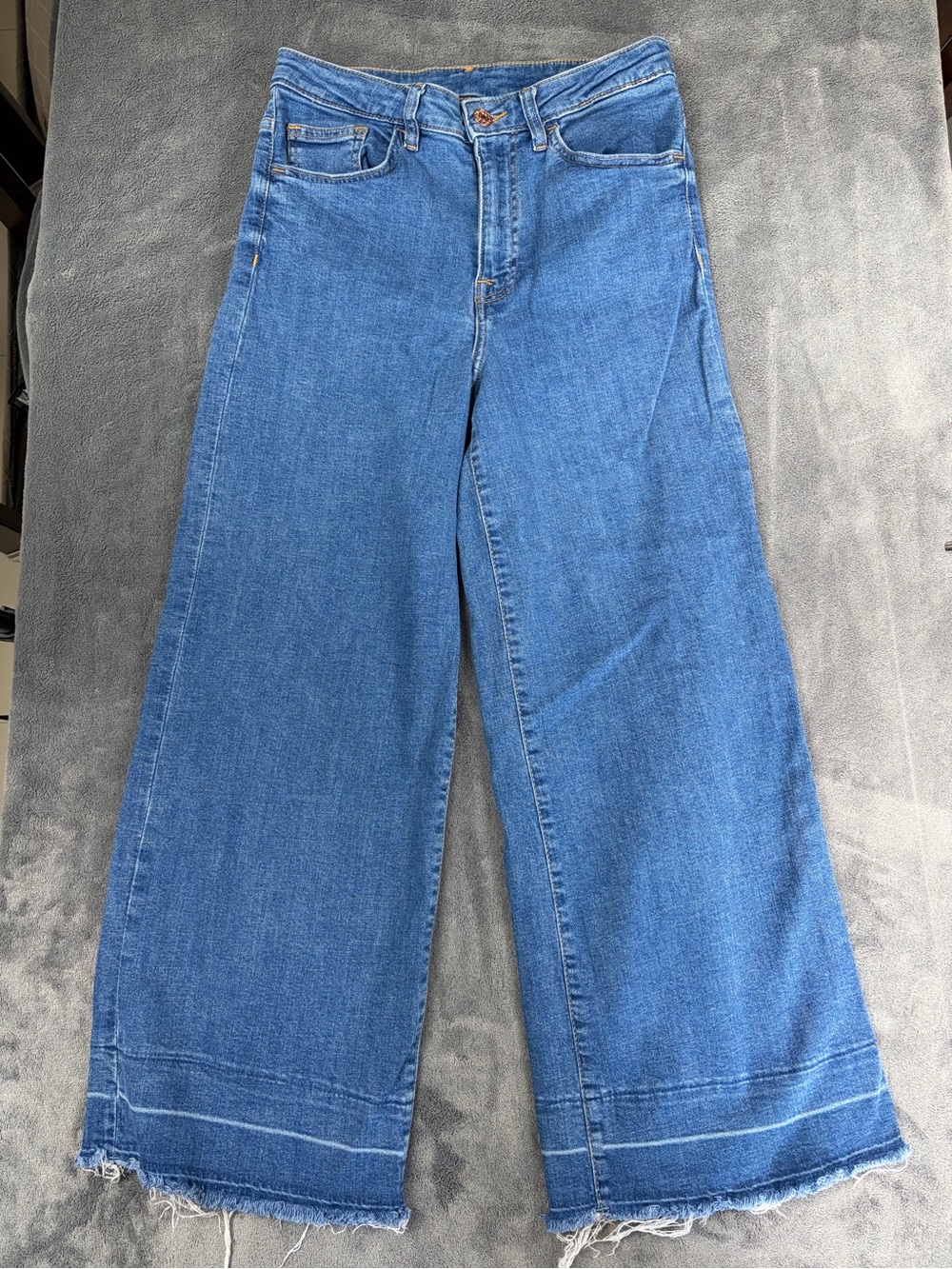 H&M Wide Leg Women's Jeans in Medium Blue size 27 Culotte
